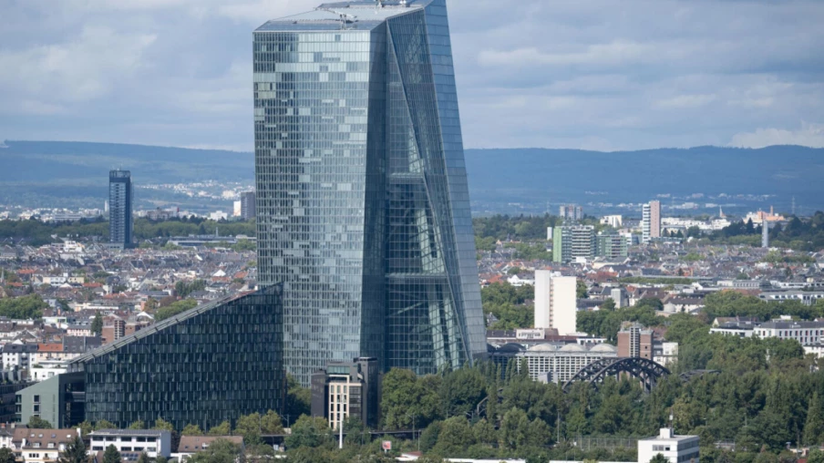 La BCE relève ses taux face à l'inflation et au choc énergétique