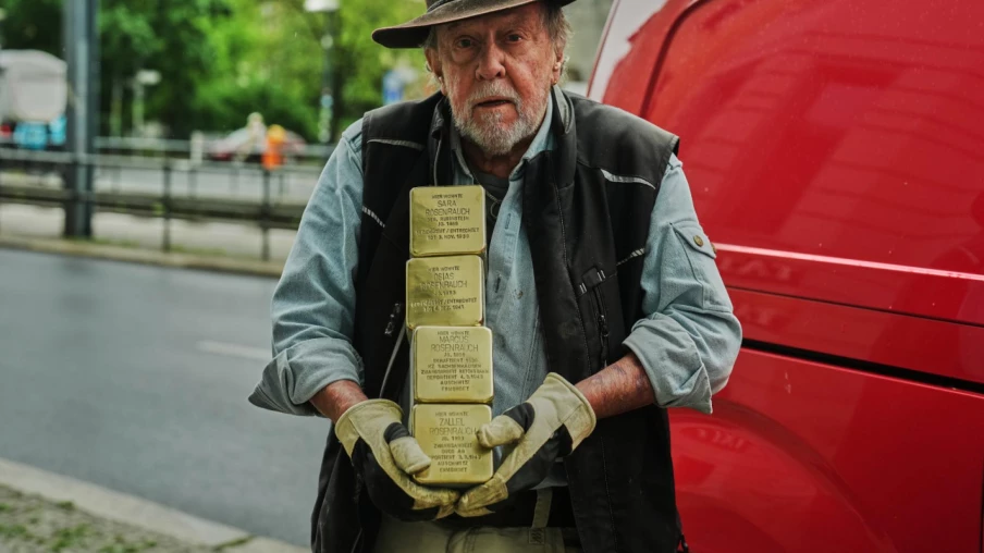 Shoah : deux stolpersteine posées à La Chaux-de-Fonds