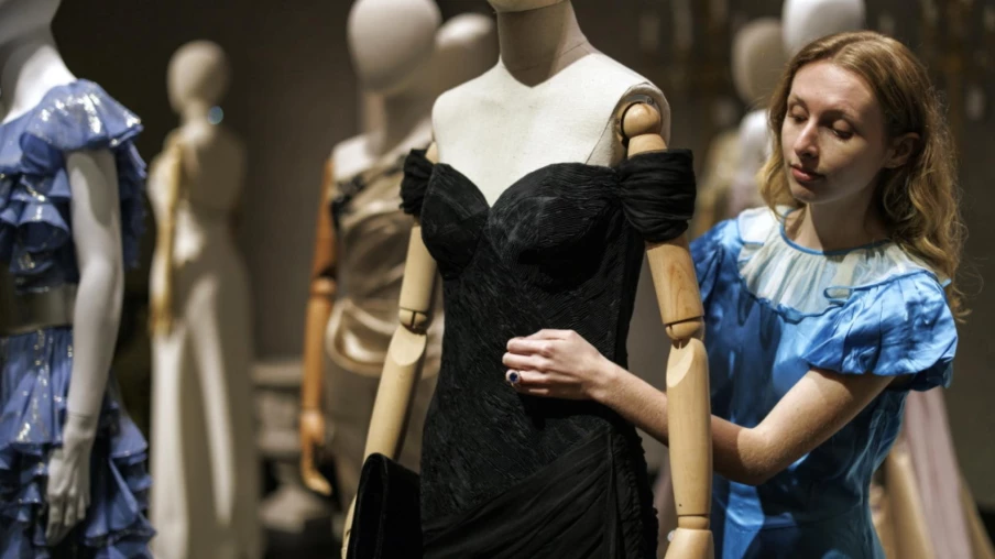 Robe de la vengeance de Diana aux enchères chez Sotheby's à New York