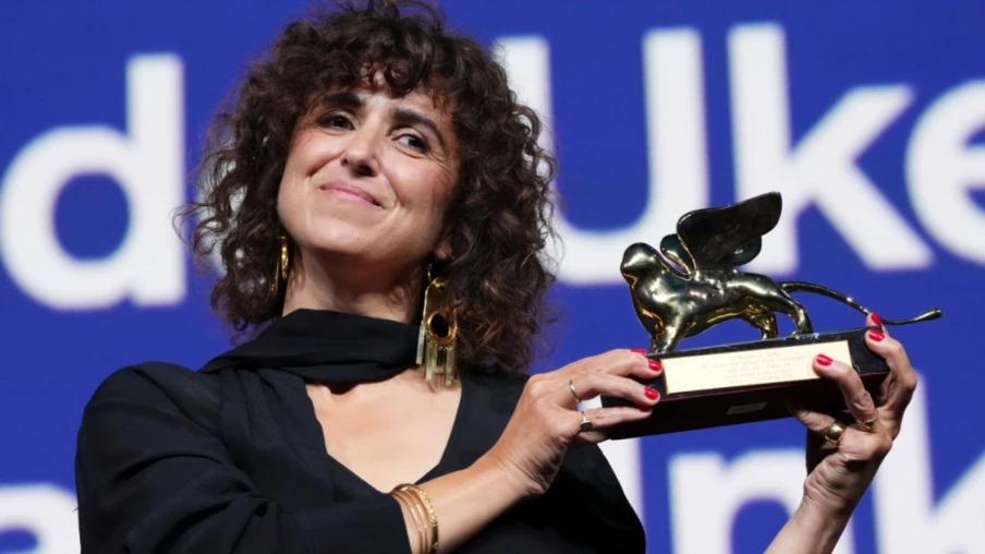 La Mostra de Venise sacre « Woman Unknown » du Lion d'or