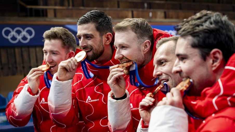 Le Team Schwaller devient numéro 1 mondial du curling masculin