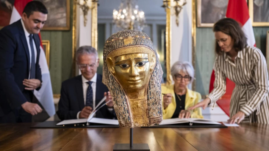 La Suisse restitue à l'Égypte un masque funéraire antique confisqué