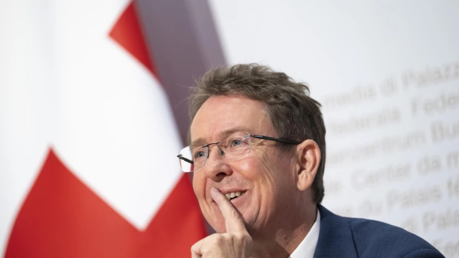 Rösti veut que le sommet sur l’IA cadre le débat en Suisse