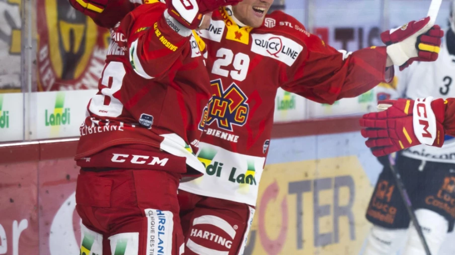 Fribourg s’incline à Bienne pour sa reprise, Skinner marque un doublé