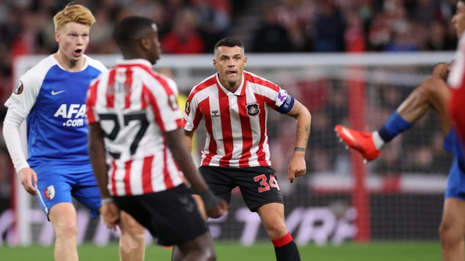 Xhaka et Sunderland gagnent, Jashari et Milan s'inclinent en Europa League