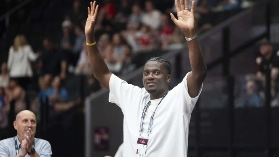 Clint Capela récompensé comme ambassadeur de la Suisse aux États-Unis