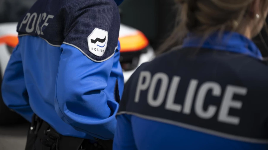 Accident sur l’A12 à Fribourg : un chargement mal arrimé en cause