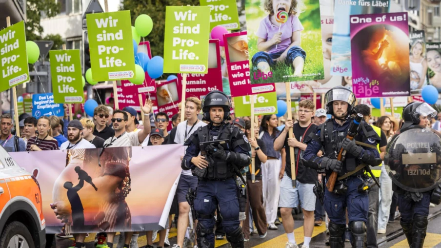 Importante présence policière à la marche pour la vie à Zurich-Oerlikon