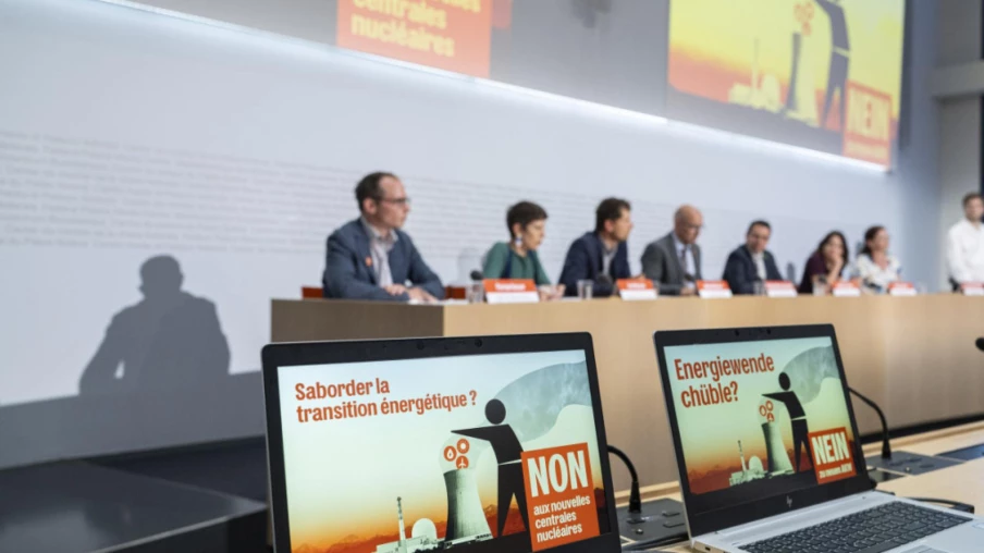 Plus de 125'000 signatures contre de nouvelles centrales nucléaires