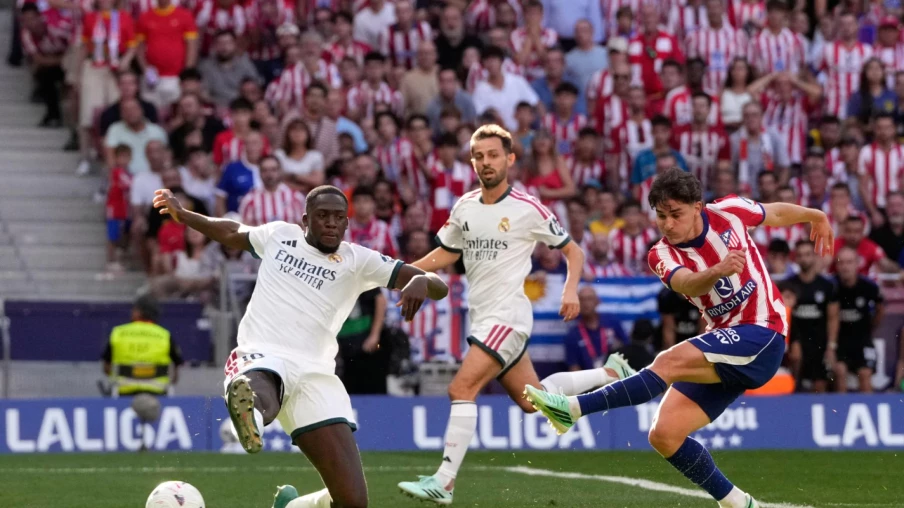 Le Real Madrid battu par l’Atlético, le Barça s’échappe en Liga