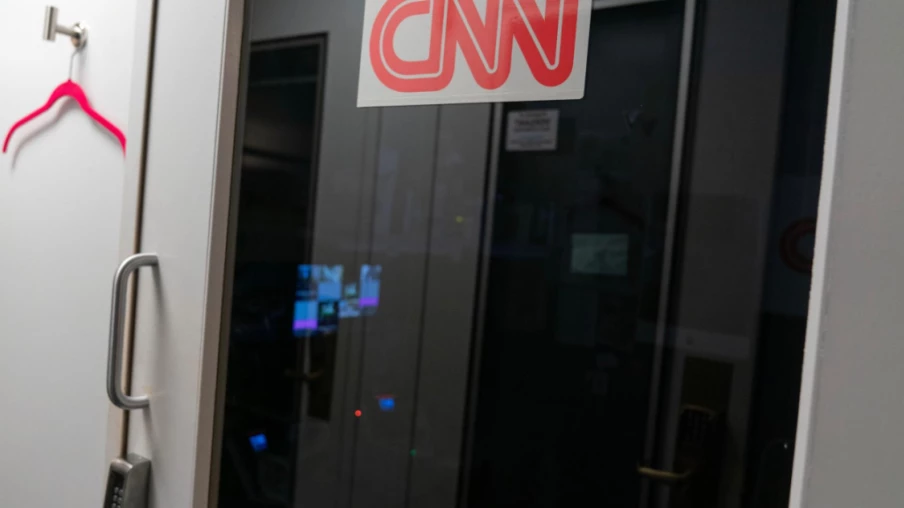 CNN, MS NOW et Politico poursuivent l'administration Trump pour la Maison Blanche