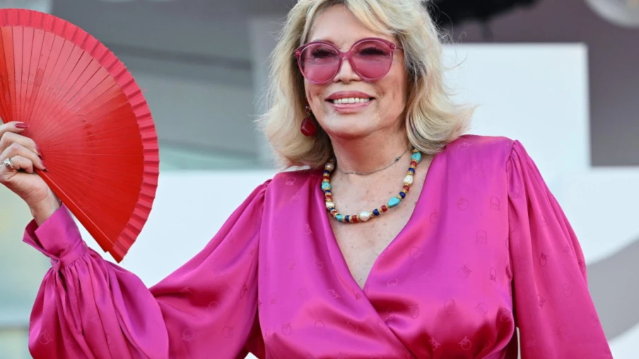 Amanda Lear accuse Miley Cyrus d’avoir copié sa chanson The Sphinx