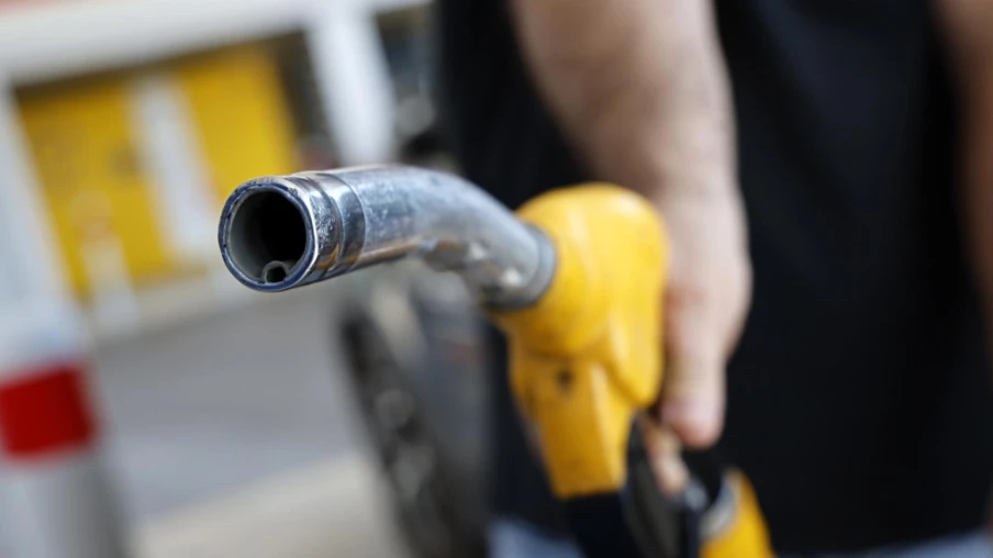 Le Brent passe sous 100 dollars, espoir d'apaisement au Moyen-Orient