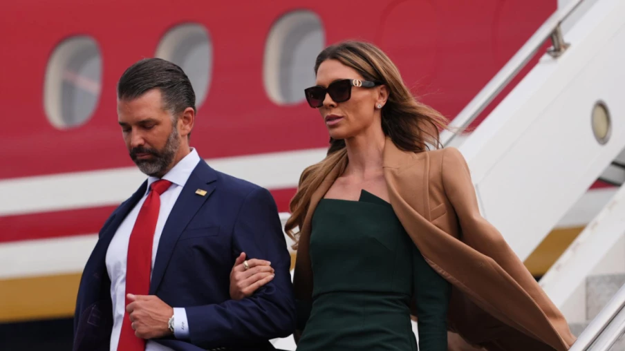 Un sénateur républicain réclame une enquête sur le mariage de Trump Jr.
