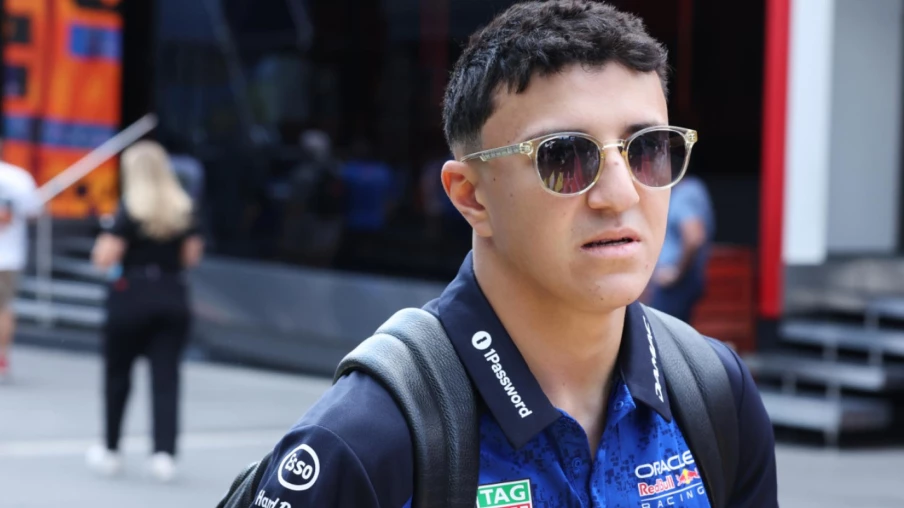 Formule 1 : Isack Hadjar prolongé par Red Bull jusqu’en 2027
