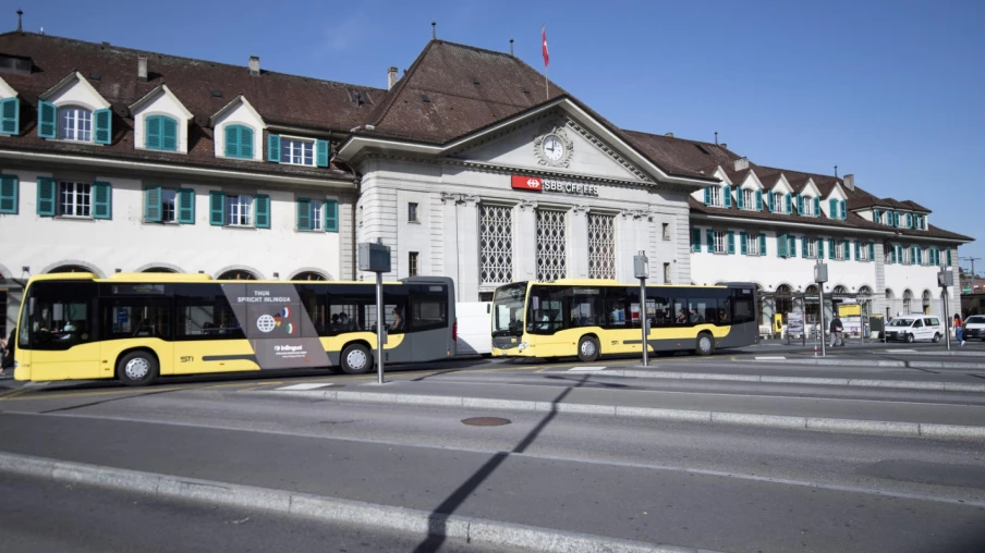 Bagarre à la gare de Thoune : deux blessés après des provocations dans un bus de nuit