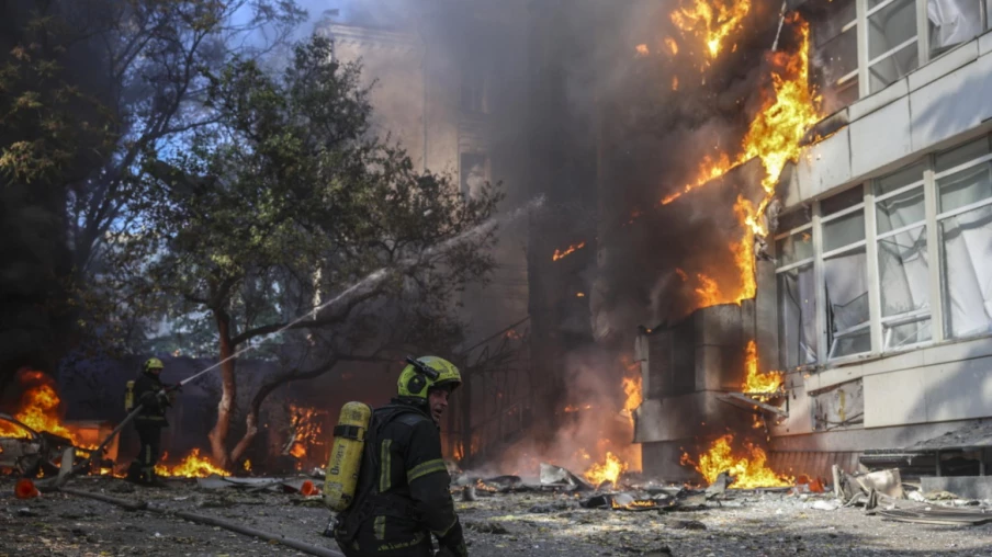 Fortes explosions à Kiev pendant une alerte aérienne aux missiles