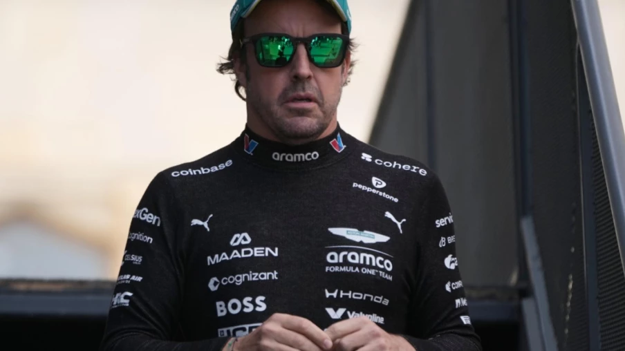 Alonso prolonge chez Aston Martin pour une saison supplémentaire
