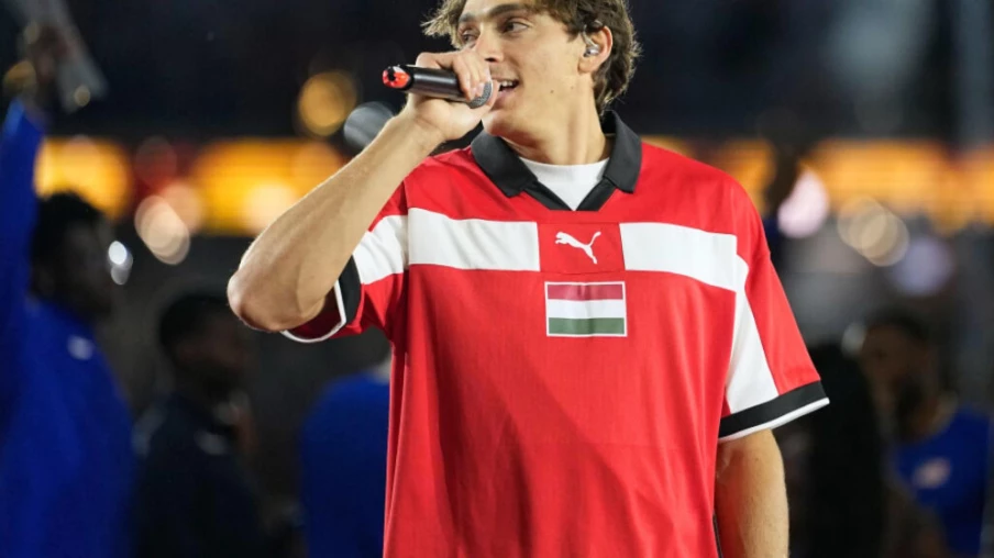 Armand Duplantis renonce à la saison en salle 2027 et aux Europe