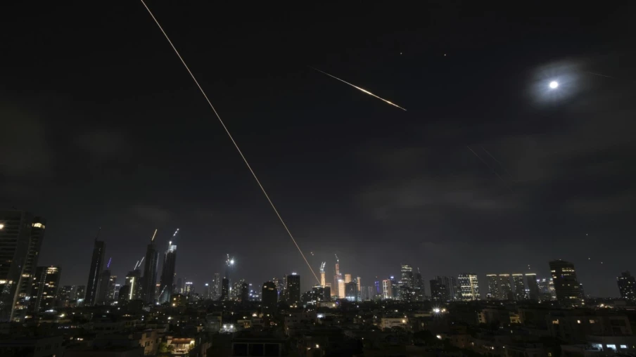 Israël intensifie ses frappes en Iran et lance un avertissement sévère