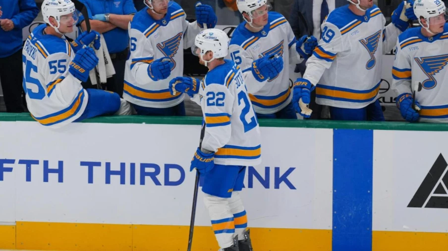 Pius Suter lance parfaitement sa saison avec 2 points pour les Blues