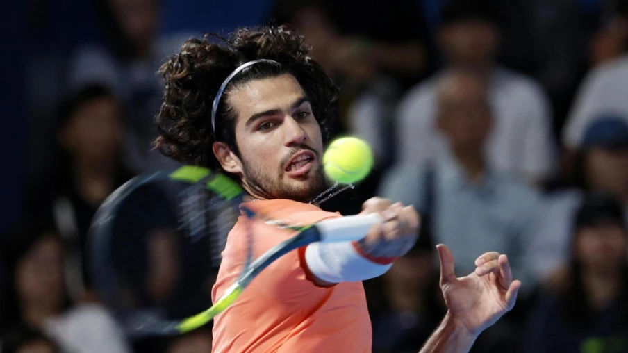 Alcaraz se qualifie pour les quarts de finale à Tokyo après un duel serré