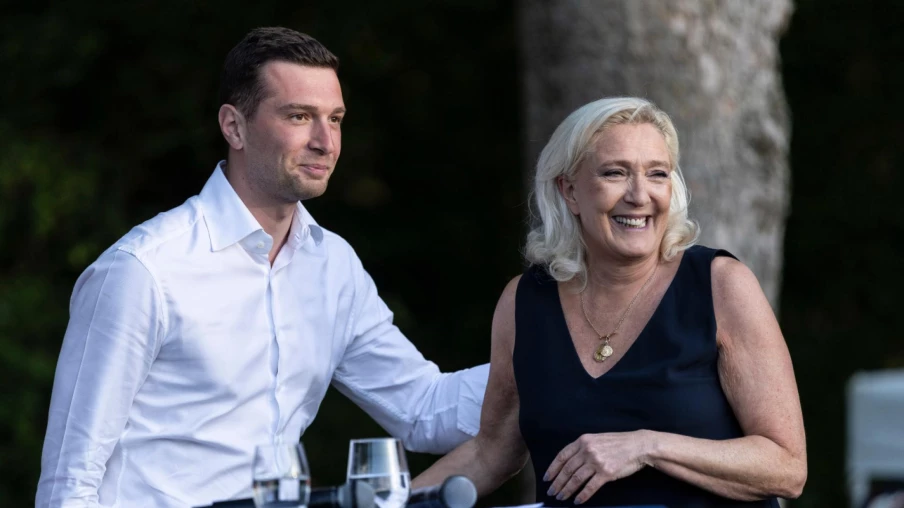 France : Marine Le Pen maintient sa confiance totale à Jordan Bardella