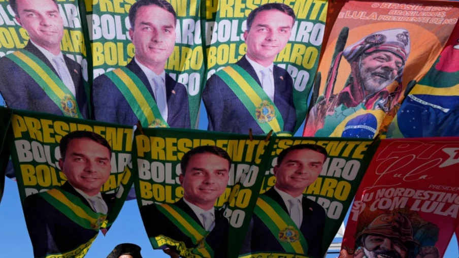 Brésil : Lula et Flavio Bolsonaro confiants avant la présidentielle dimanche