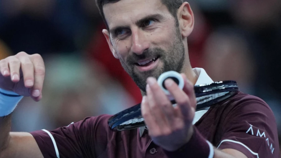 Djokovic bat Zverev et se qualifie pour les demi-finales à Pékin