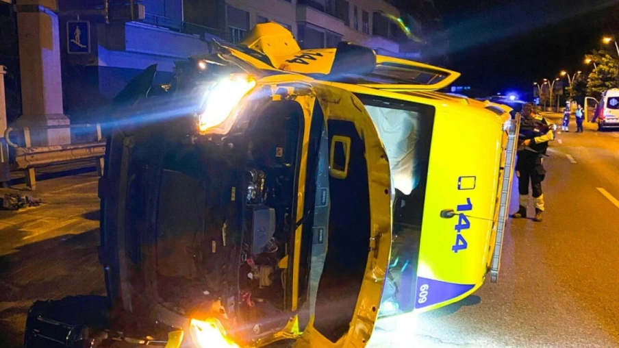 Ambulance renversée à Neuchâtel : une ambulancière légèrement blessée