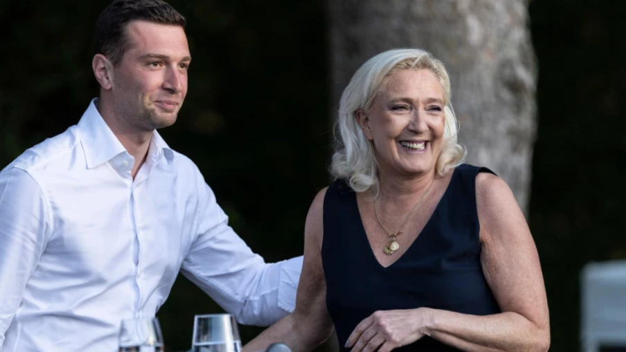 Marine Le Pen réaffirme sa confiance en Jordan Bardella après Mediapart