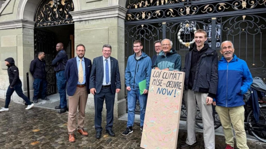 Fribourg : des signatures pour le climat remises au Grand Conseil