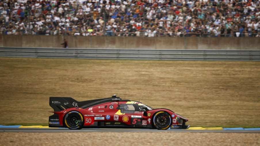 Ferrari et Porsche en tête-à-tête palpitant aux 24 Heures du Mans