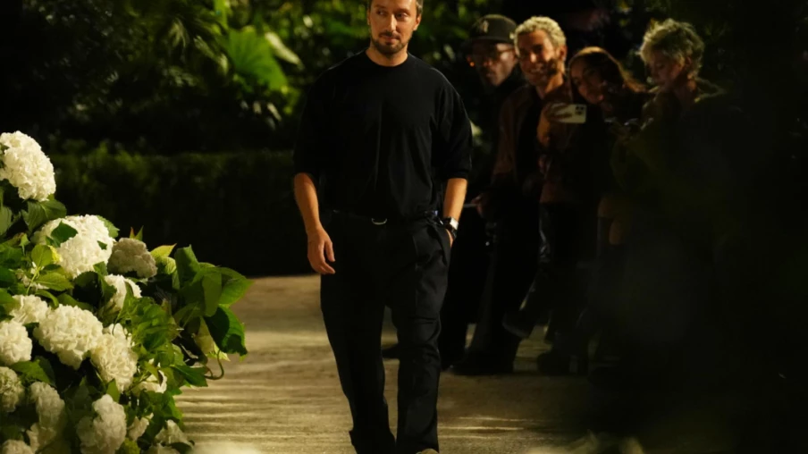 Kering : Anthony Vaccarello quitte Saint Laurent après dix ans