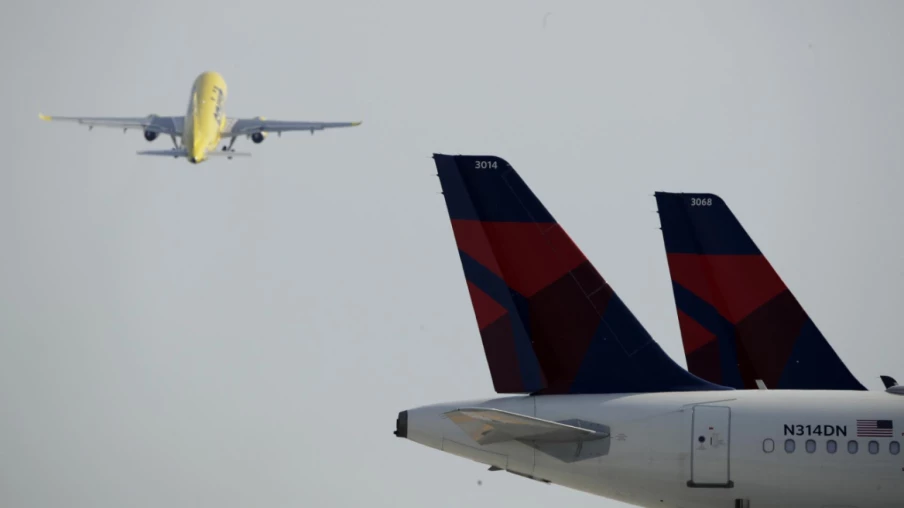 Delta Air Lines déçoit au 3e trimestre, la hausse du kérosène pèse