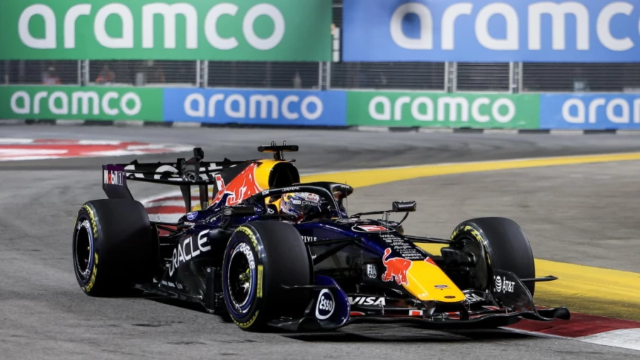 Verstappen remporte le sprint du GP de Singapour, Antonelli 4e
