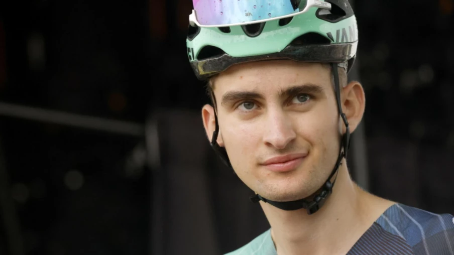 Paul Seixas remporte le Tour de Lombardie et son premier Monument