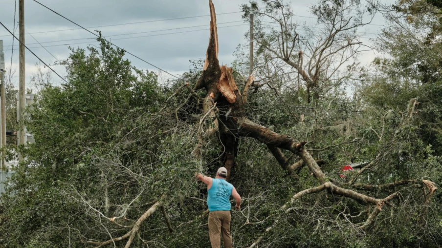 Tempête Isaias : quatre morts et 600 000 foyers privés d’électricité aux États-Unis