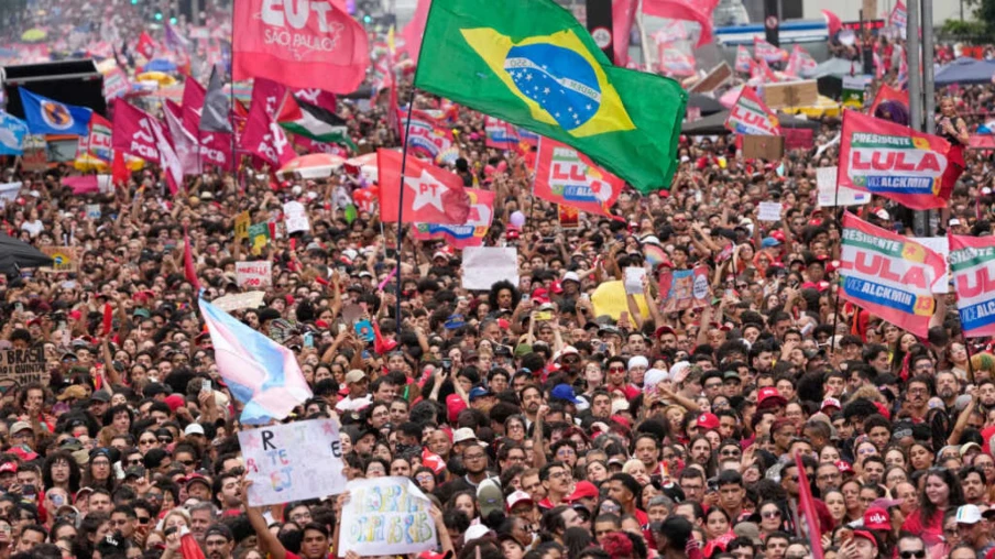 Brésil : Lula défend la réduction de la semaine de travail
