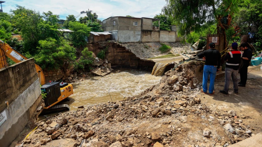 Cyclone Simon au Mexique : la menace de toucher terre s’éloigne