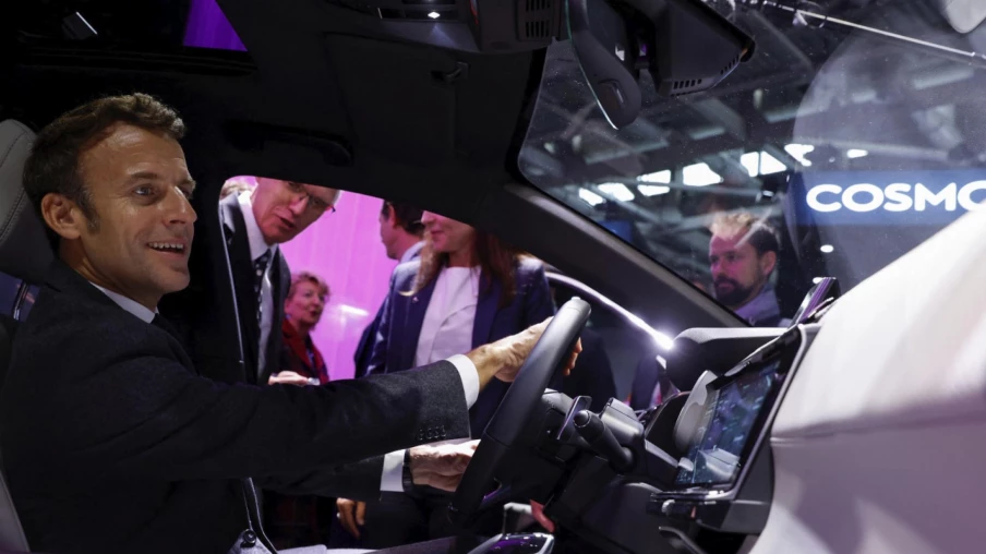 Mondial de l’auto à Paris : Macron défend l’industrie automobile européenne