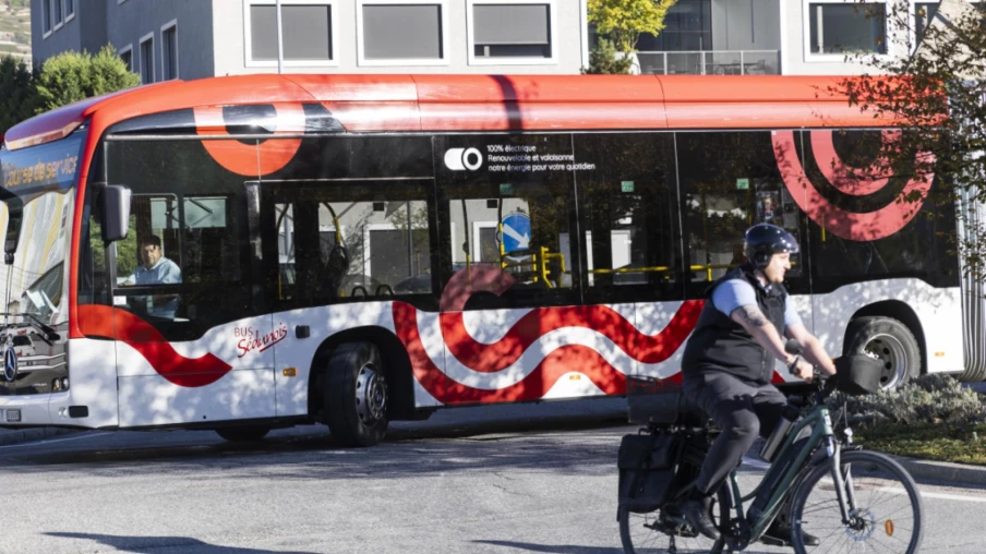 Valais : action de sensibilisation pour mieux cohabiter entre bus et vélos