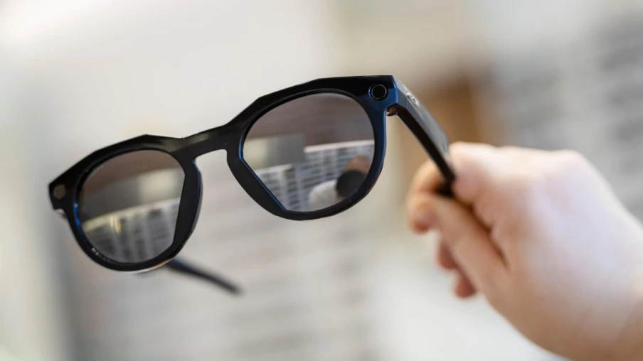 L’UE veut signaler quand les lunettes connectées filment et enregistrent