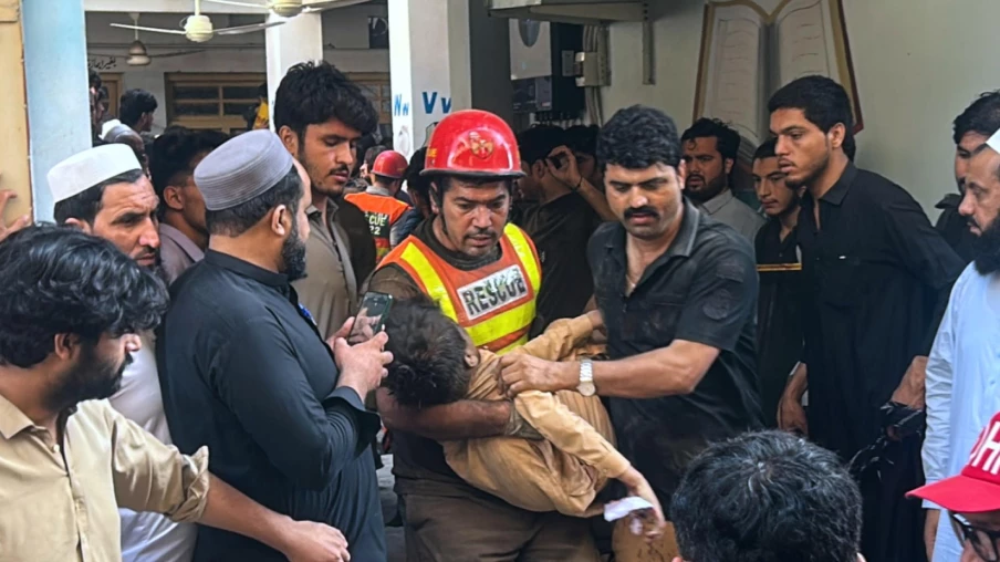 Pakistan : effondrement du toit d’une école, 28 morts à Peshawar