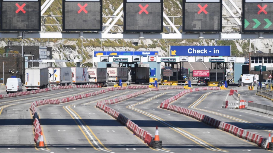 Tunnel sous la Manche : un minibus percute un train, 19 blessés