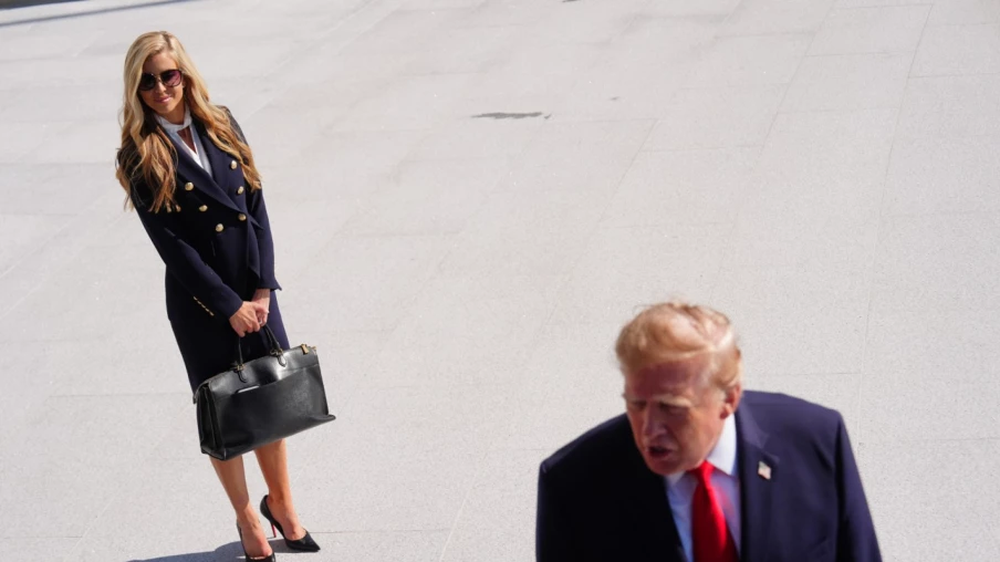 La porte-parole de Trump quitte la Maison Blanche après cinq jours