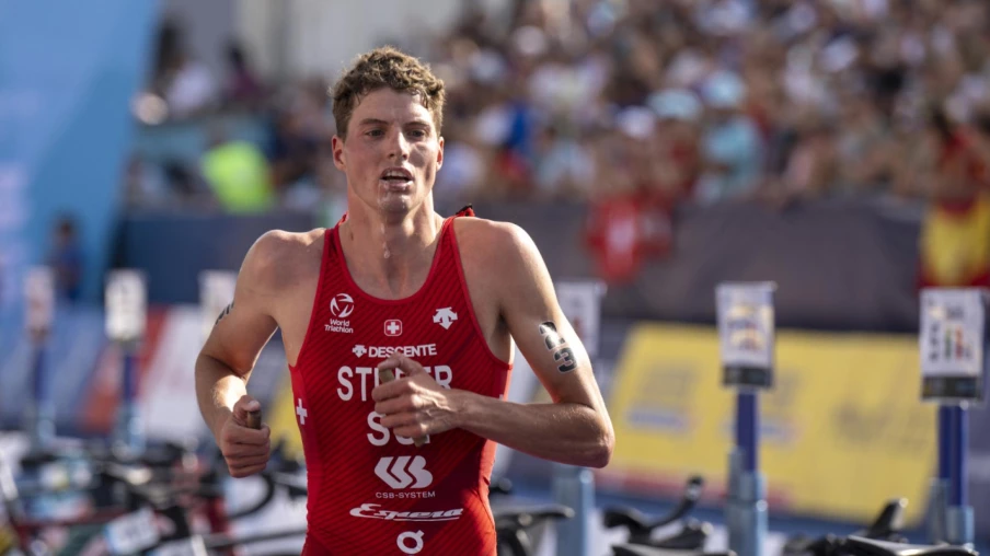Max Studer remporte la Coupe du monde de Pékin en triathlon