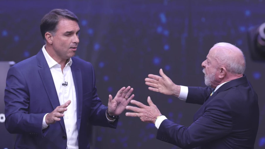 Brésil : Lula et Flavio Bolsonaro s'écharpent lors d'un débat tendu