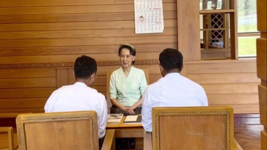 Birmanie : Suu Kyi reçoit un colis royal du roi Charles III