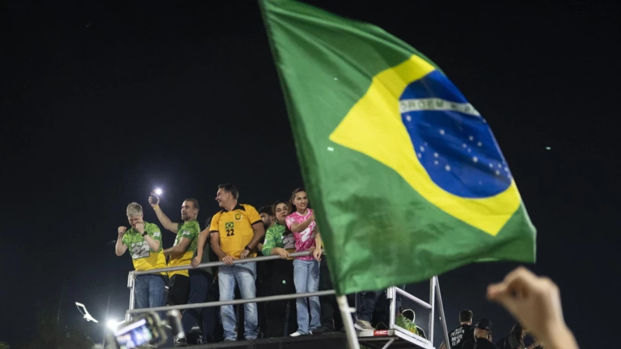 Bolsonaro demande l’annulation de la candidature de Lula pour propagande abusive